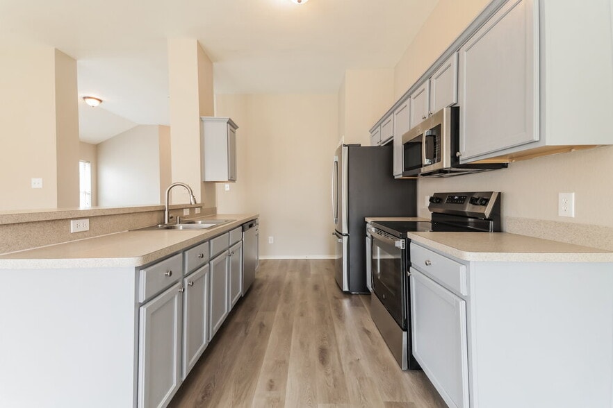 Building Photo - 1008 Halifax Ln