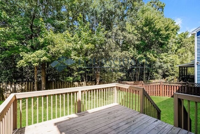 Building Photo - Spacious 3-Bedroom Single-Family Home with...