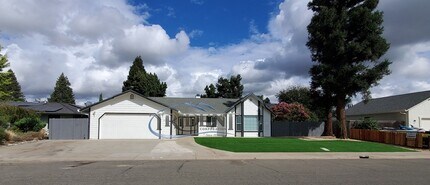 Building Photo - Beautiful Yuba City located in the Terra B...