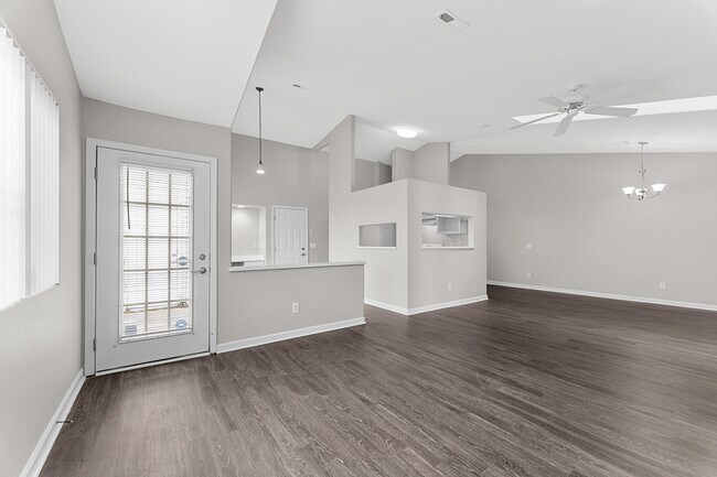 Building Photo - 831 Shadow Ln