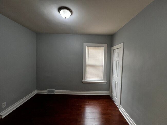 Building Photo - 346 W 113th St
