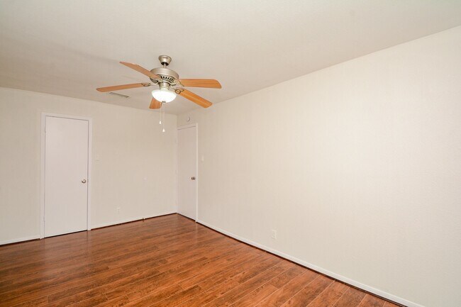 Building Photo - 13282 Trail Hollow Dr