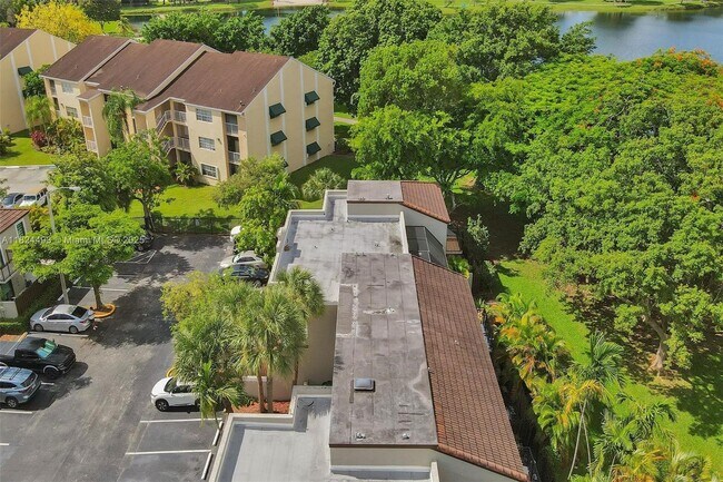 Building Photo - 10540 SW 154th Ct