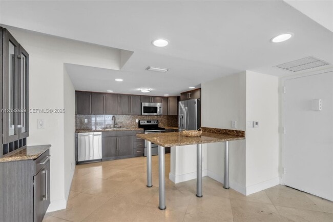 Building Photo - 1800 Collins Ave