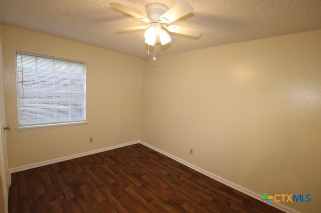 Building Photo - 512 Creek St