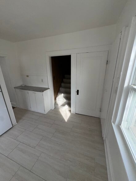 Kitchen - 1019 Romayne Ave