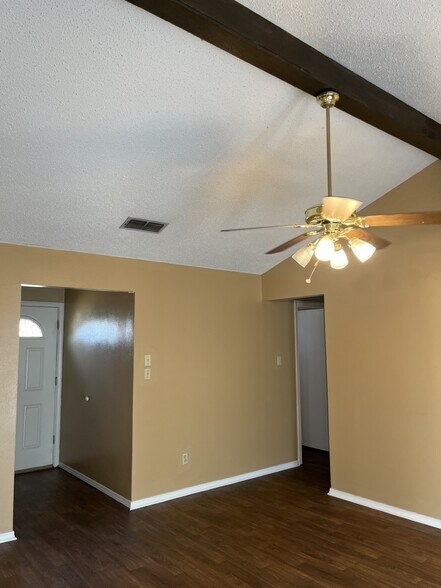 Building Photo - 4708 Longstreet Pl