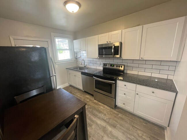 Building Photo - Spacious 3 Bedroom Home with Full finished Basement and Detached Garage!