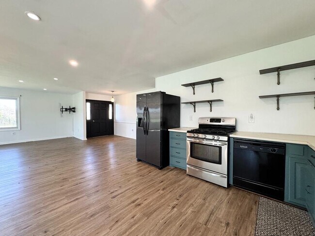 Building Photo - 1422 Old Peachland Rd