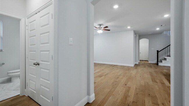 Building Photo - 2037 Almassera Dr