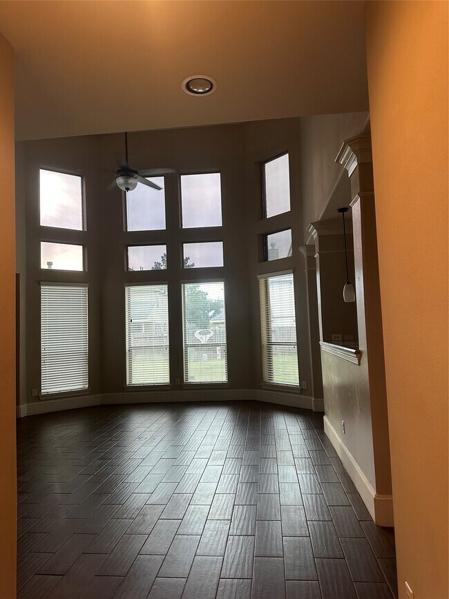 Building Photo - 13915 Sawmill Run Ln