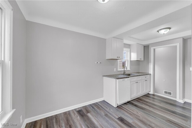 Building Photo - 14705 Krems Ave