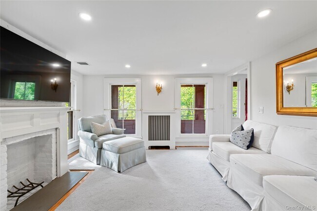 Building Photo - 152 Main St