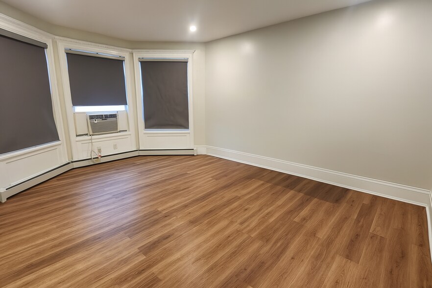 Living Room - 304 E 31st St