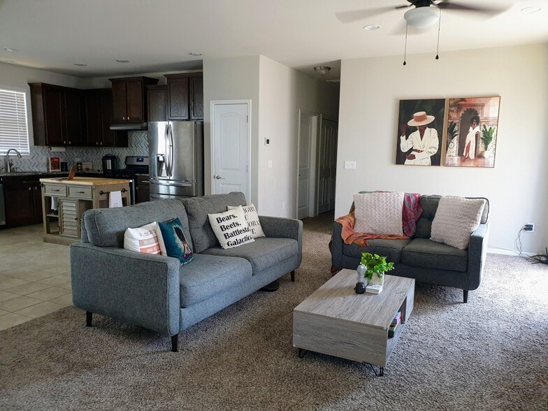 Building Photo - 392 Eagle Brook Ln