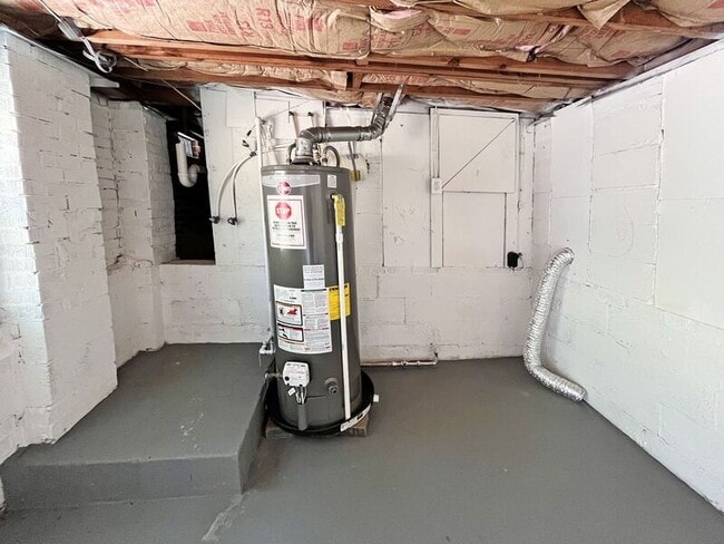 Building Photo - 4332 Welling Ave