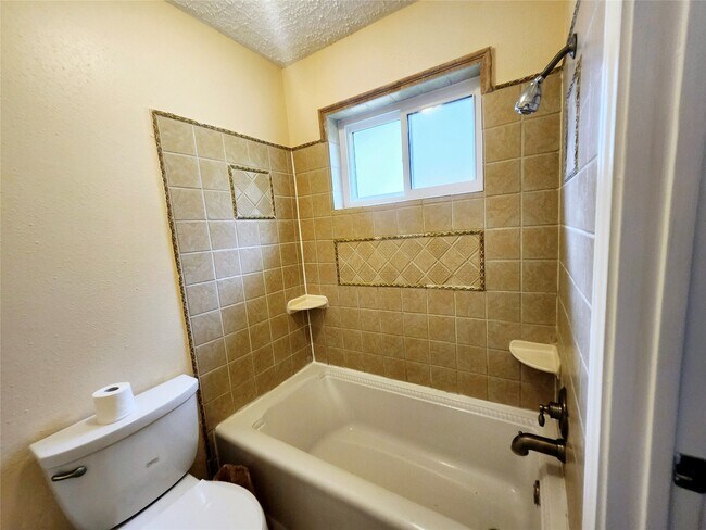 Building Photo - 322 Windward
