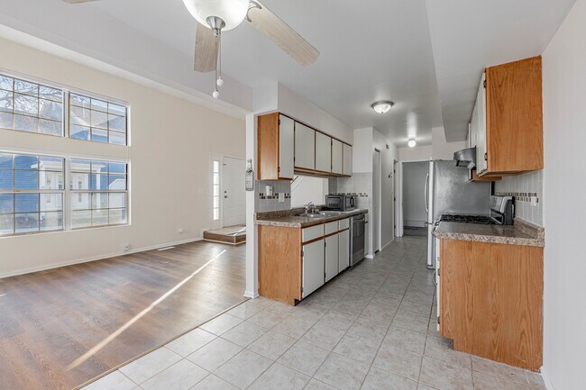 Building Photo - 237 Acorn Dr