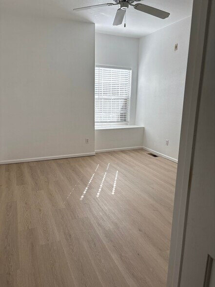 Building Photo - 14359 E Grand Dr