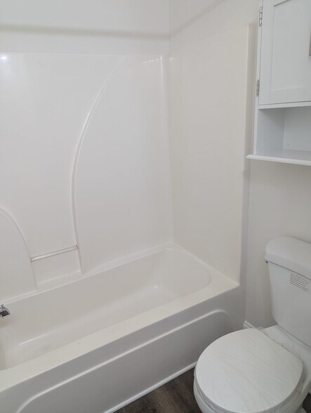 Building Photo - 2073 Silvercrest Dr