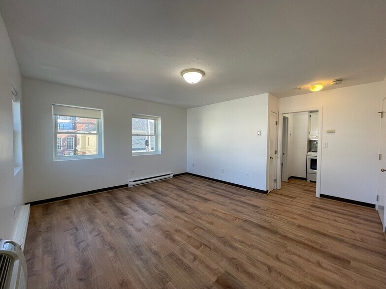 Building Photo - 19 Main St