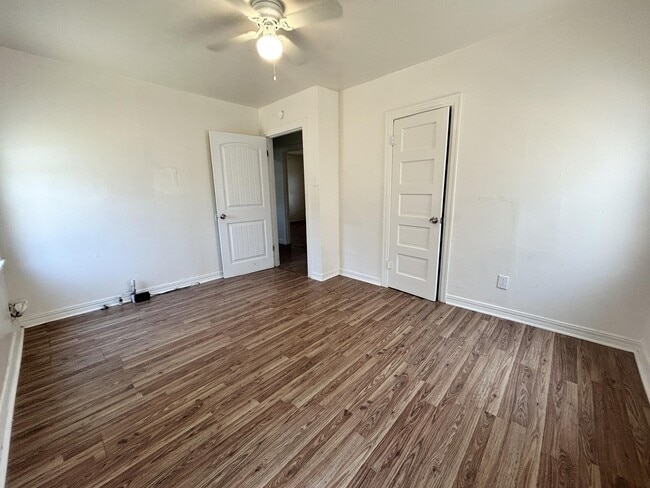 Building Photo - 114 N Avenue V