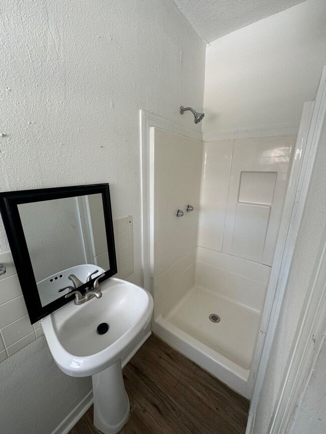 Building Photo - Spacious 4-Bed/2-Bath Home for Rent in Bra...