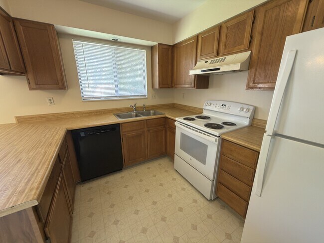 Building Photo - 2718 Sagebrush Dr