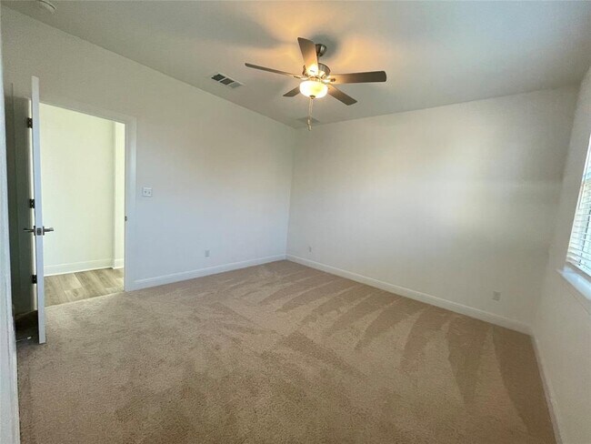 Building Photo - 544 Bauer Lp