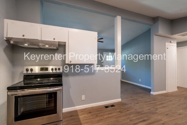 Building Photo - 2470 N New Haven Ave