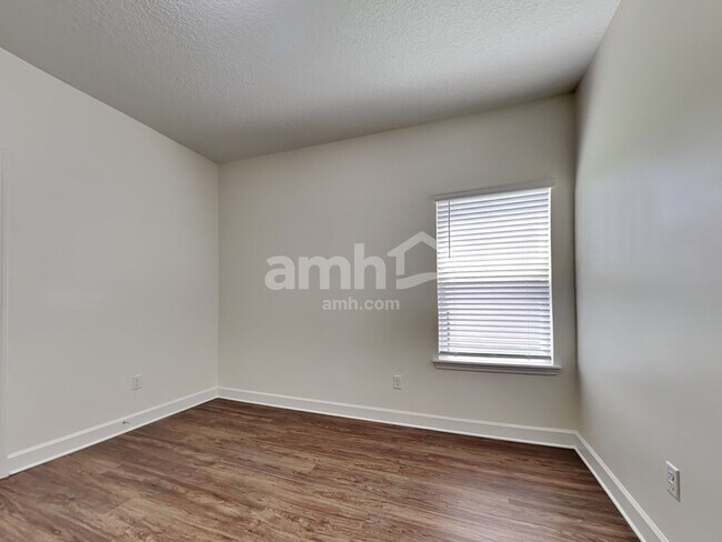 Building Photo - 970 Sunny Stroll Dr
