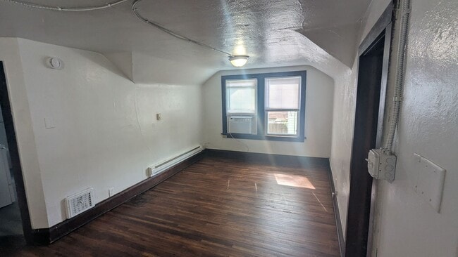 Building Photo - 211 W Wellington St