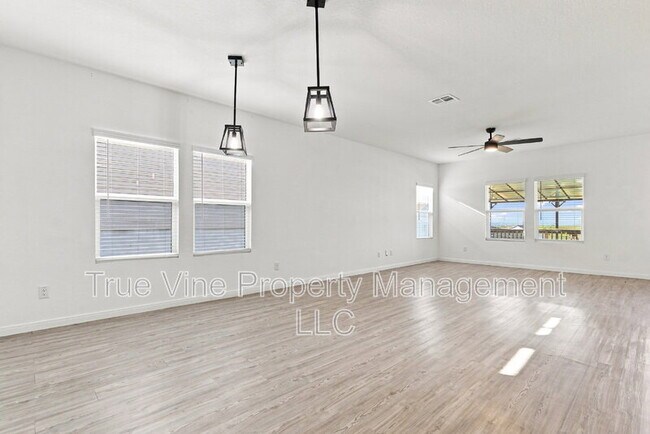 Building Photo - 5432 Cloves Cv