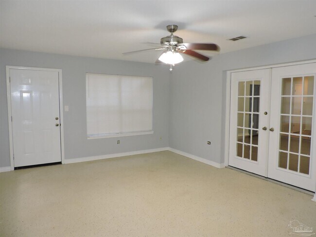 Building Photo - 7663 Charter Oaks Dr