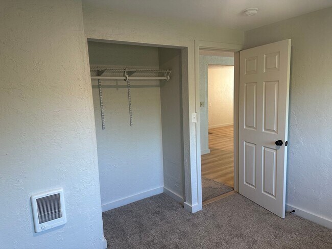 Building Photo - Updated 2 bedroom 2 bath house with a deta...