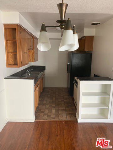 Building Photo - 832 S Gramercy Pl