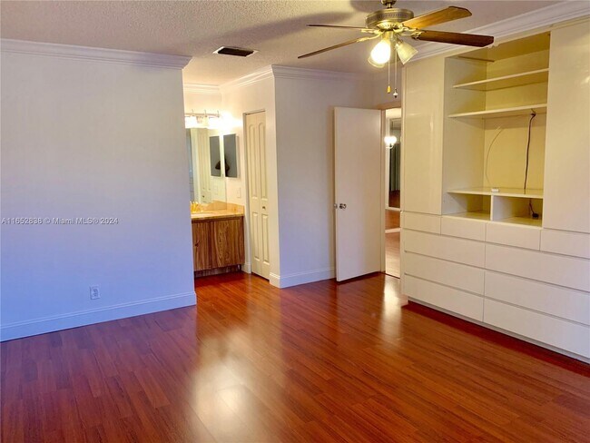 Building Photo - 130 SE 7th St