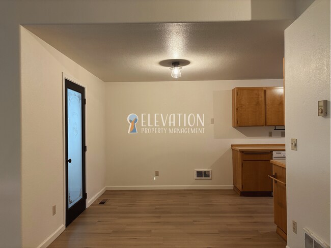 Building Photo - 61875 Avonlea Cir
