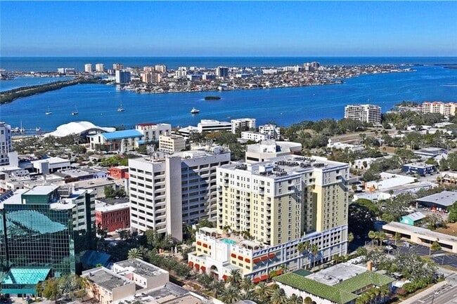 Building Photo - 628 Cleveland St