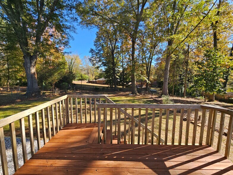 Building Photo - 1780 Crestridge Dr SE