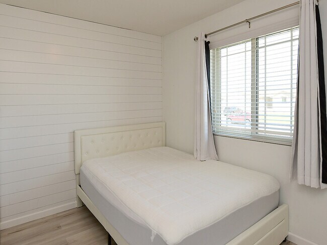 Building Photo - 4225 Yarrow Dr