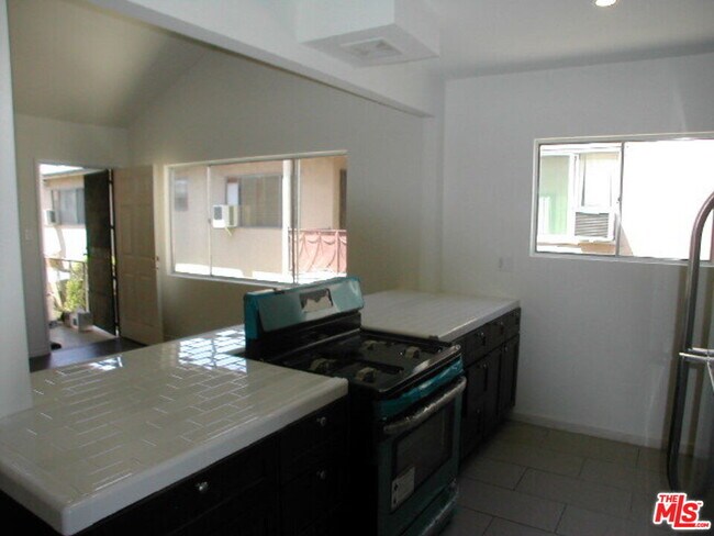 Building Photo - 1326 Ridgeley Dr