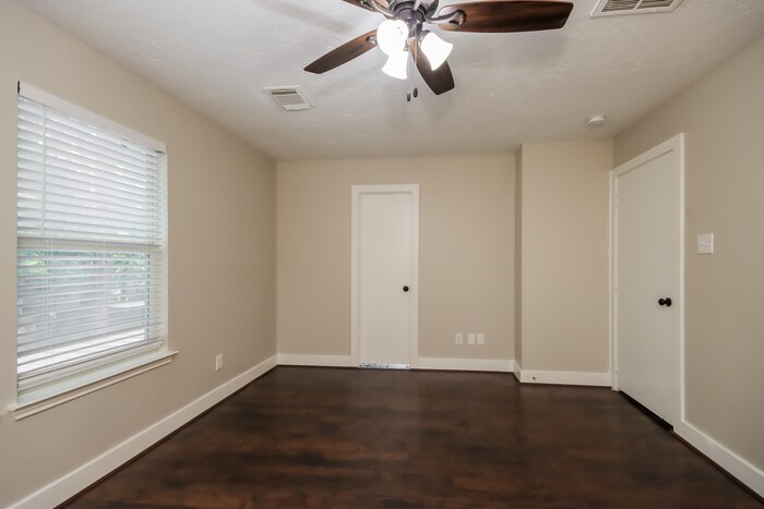 Building Photo - 21851 Pleasant Groves