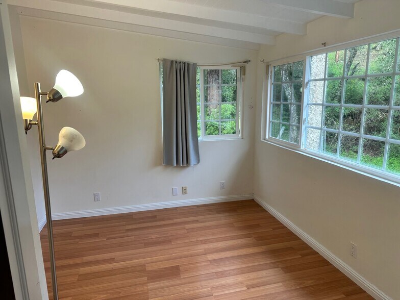 Building Photo - 16220 Greenwood Ln