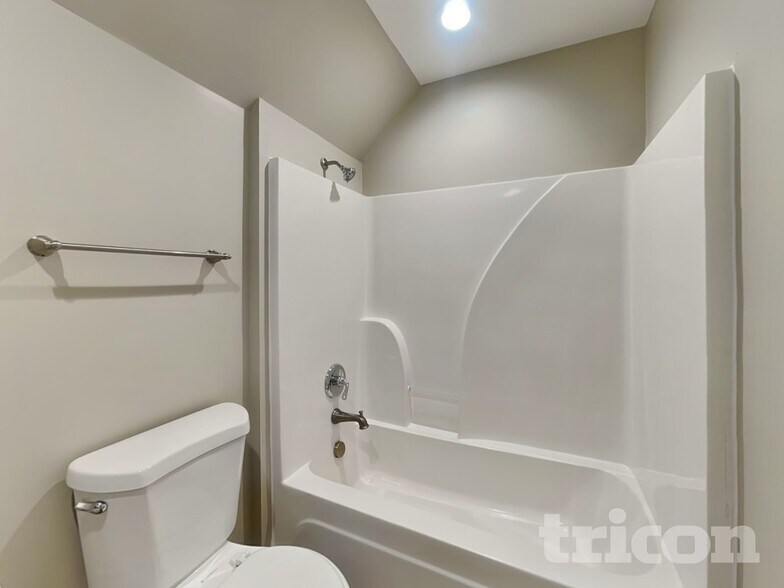 Building Photo - 1026 Chelsea Dr