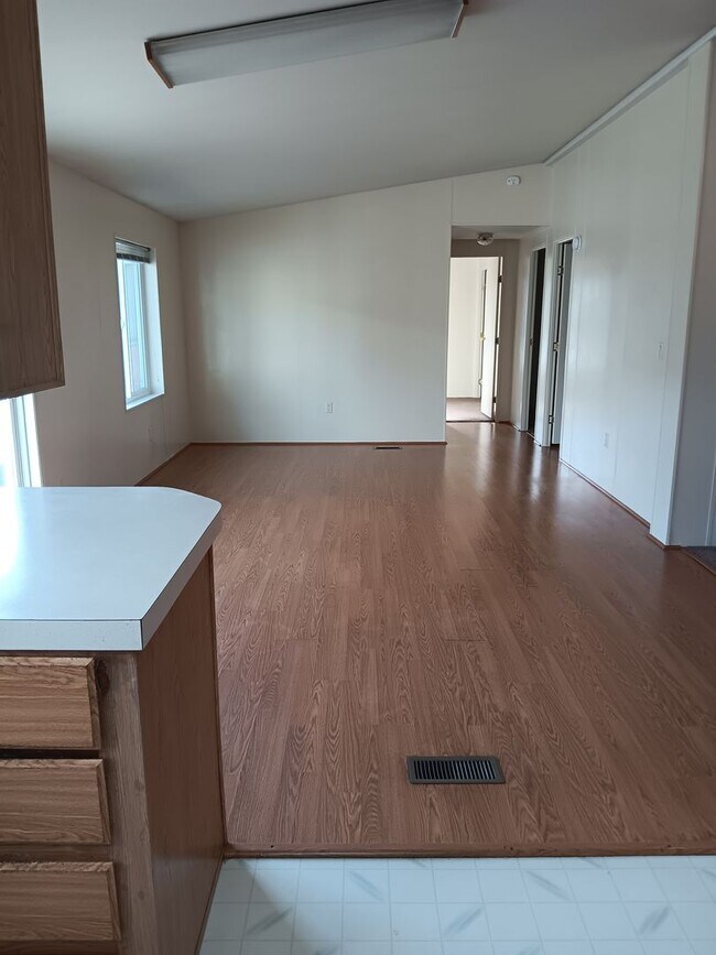 Building Photo - 4 Bed House in Cove