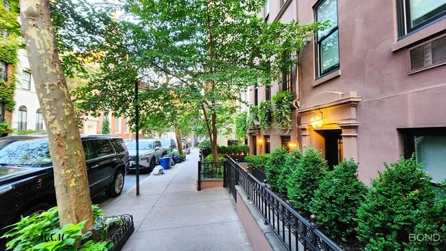 Building Photo - 26 E 91st St
