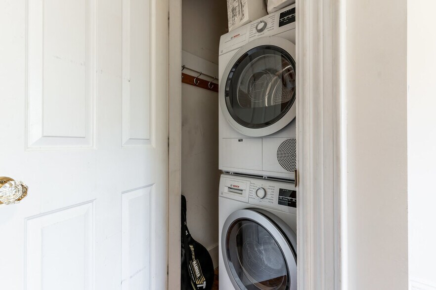 Building Photo - 1609 Tremont St