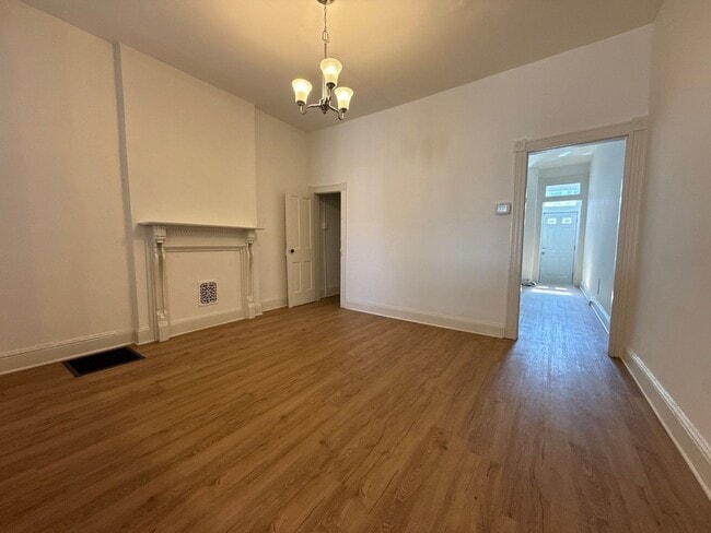 Building Photo - 450 E Lorraine Ave