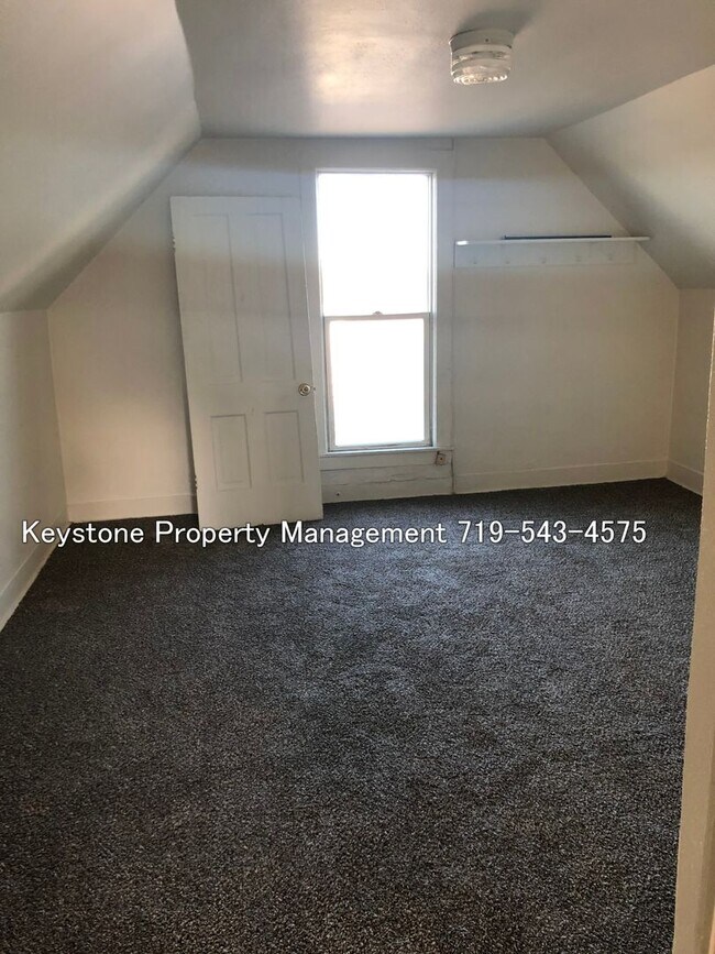 Building Photo - ALL UTILITIES INCLUDED! Upstairs -  1 Bed/1 Bath Apartment with $350 Off Move In Special!  $700/$700